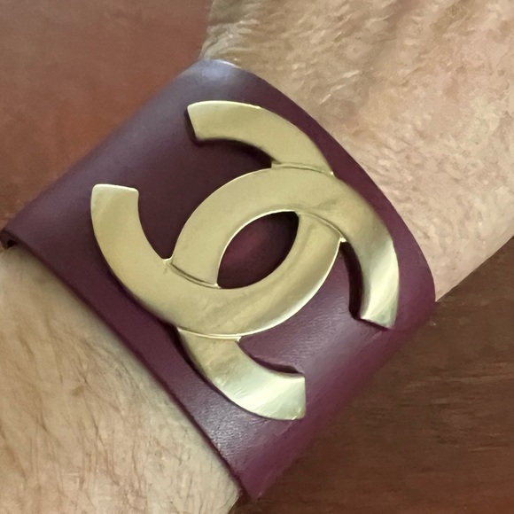 CHANEL CC Exclusive Leather Bracelet - Burgundy - Small - Picture 2 of 11